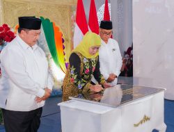Didampingi Bupati Jombang, Gubernur Jawa Timur Resmikan Masjid Ba’i Al Karim Perak