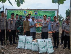 LMDH Sumber Makmur Alaska Kabuh,Terima Bantuan Benih Jagung Dari Kapolres Jombang