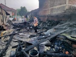 Gudang Produksi Kerupuk di Segodorejo Sumobito Jombang Terbakar