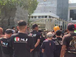 Geram Banyaknya Pedagang yang Berjualan di Zona Terlarang, Puluhan PKL Geruduk Kantor Pemda Jombang