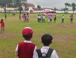 Warga Gempar, Melihat Helikopter Mendarat Darurat di Jombang