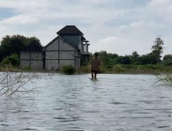 Mewah Tapi Terbengkalai, Rumah di Tengah Danau Jombang Jadi Sorotan