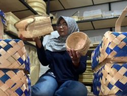 Berkah Perajin Besek di Jombang yang Kebanjiran Pesanan Jelang Hari Raya Kurban