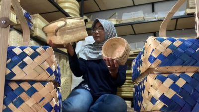 Berkah Perajin Besek di Jombang yang Kebanjiran Pesanan Jelang Hari Raya Kurban