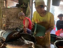 Momen Lebaran Kurban, Usaha Penggilingan Daging di Jombang Banjir Orderan