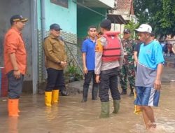 Kapolres Jombang Salurkan Bantuan Kepada Korban Banjir di Mojoagung