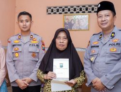 Sambut HUT Bhayangkara ke-79 Tahun 2025, Polres Jombang Kunjungi Anggota Yang Sakit, Purna Polri dan Warakawuri