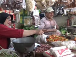 Harga Cabai dan Tomat di Jombang Meroket, Pedagang: Cuaca Buruk Bikin Panen Gagal
