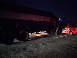 Diduga Sopir Mengantuk, Truk Tangki Seruduk Mobil Patroli di Tol Jombang hingga Akibatkan Petugas Luka-luka