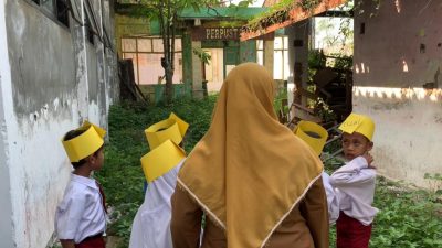 Kelas Rusak Nyaris Ambruk, Suasana MPLS di SDN Jabon 2 Jombang Memprihatinkan