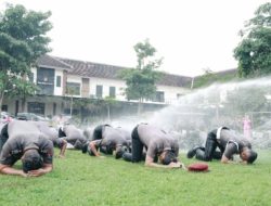 77 Personil Polres Jombang Terima Kenaikan Pangkat