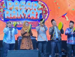 Buka Pasar Rakyat di Jombang, Wiwin Sumrambah: UMKM Bergerak dan Jadi Panggung Hiburan