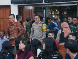 Kapolres Jombang Kunjungi Gereja dan Pos Pengamanan, Pastikan Perayaan Natal 2025 Aman